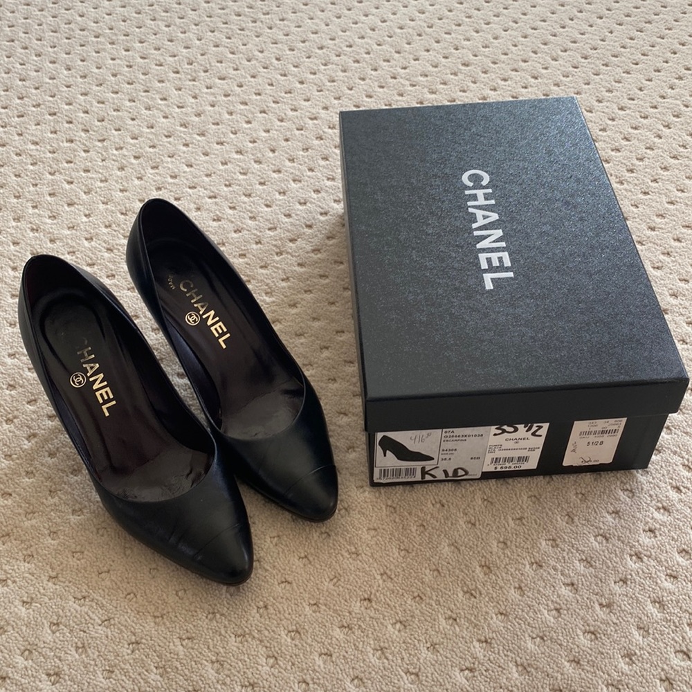 Chanel, black leather pumps, size 35 1/2